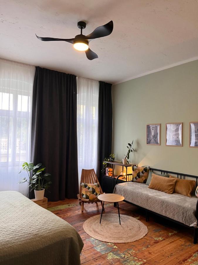 Four Rooms Carlsbad Authentic Karlovy Vary Bagian luar foto
