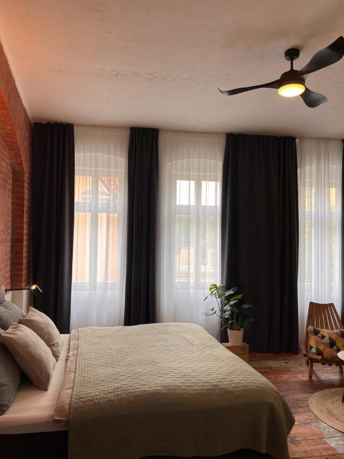 Four Rooms Carlsbad Authentic Karlovy Vary Bagian luar foto