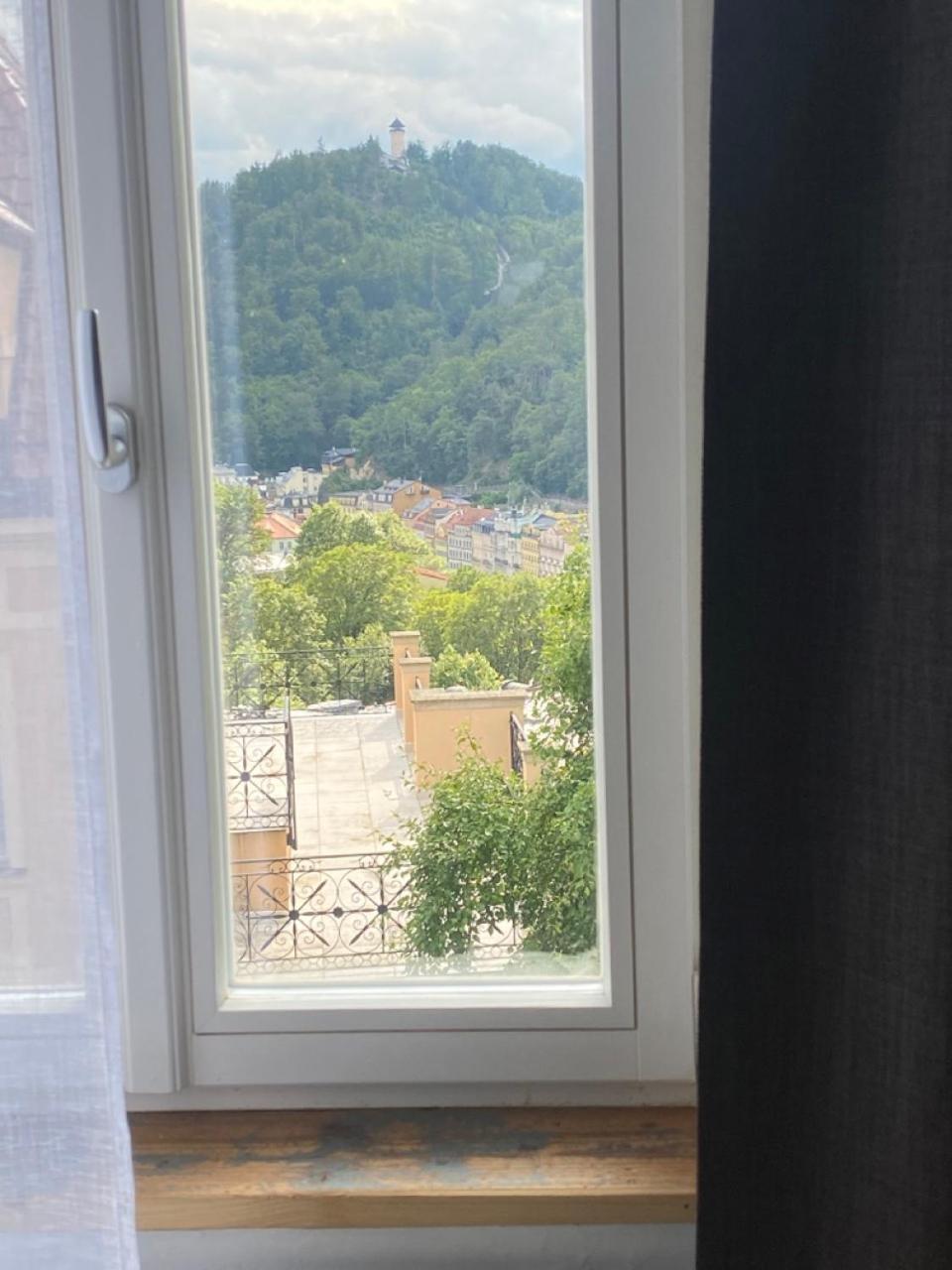 Four Rooms Carlsbad Authentic Karlovy Vary Bagian luar foto