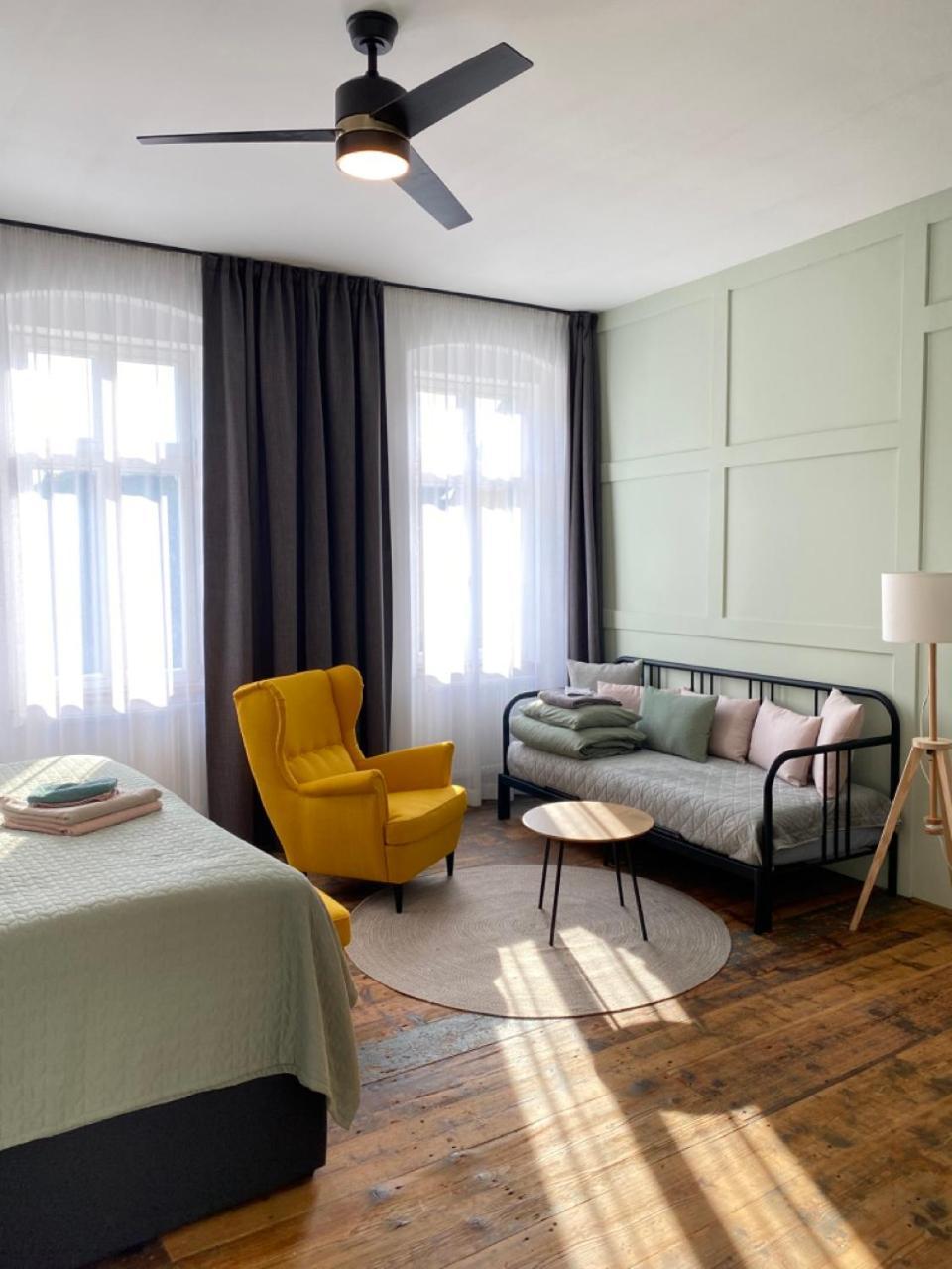 Four Rooms Carlsbad Authentic Karlovy Vary Bagian luar foto